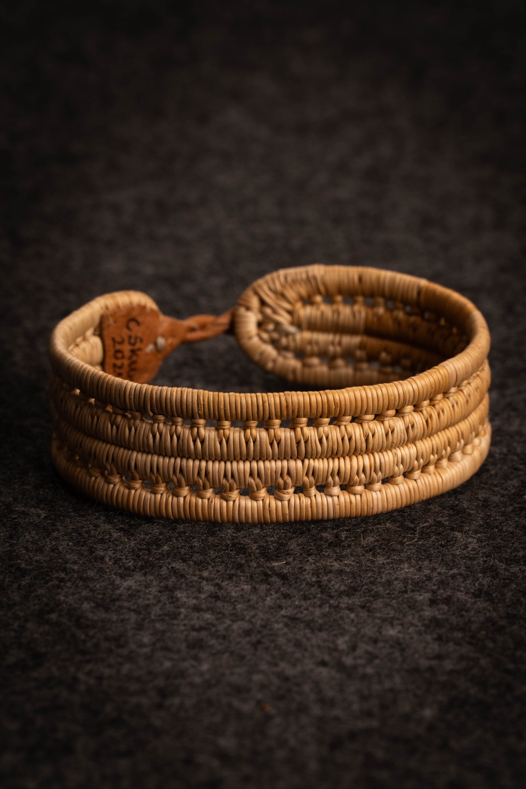 Giehtabáddi/Armband Rotslöjd