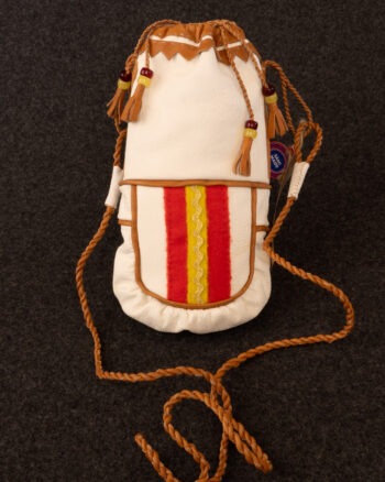 Veasku Avvi/Väska Kvinnobälte