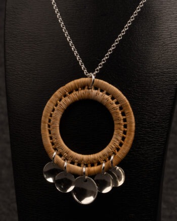 Ceabetbáddi/Halsband Rotslöjd Silver
